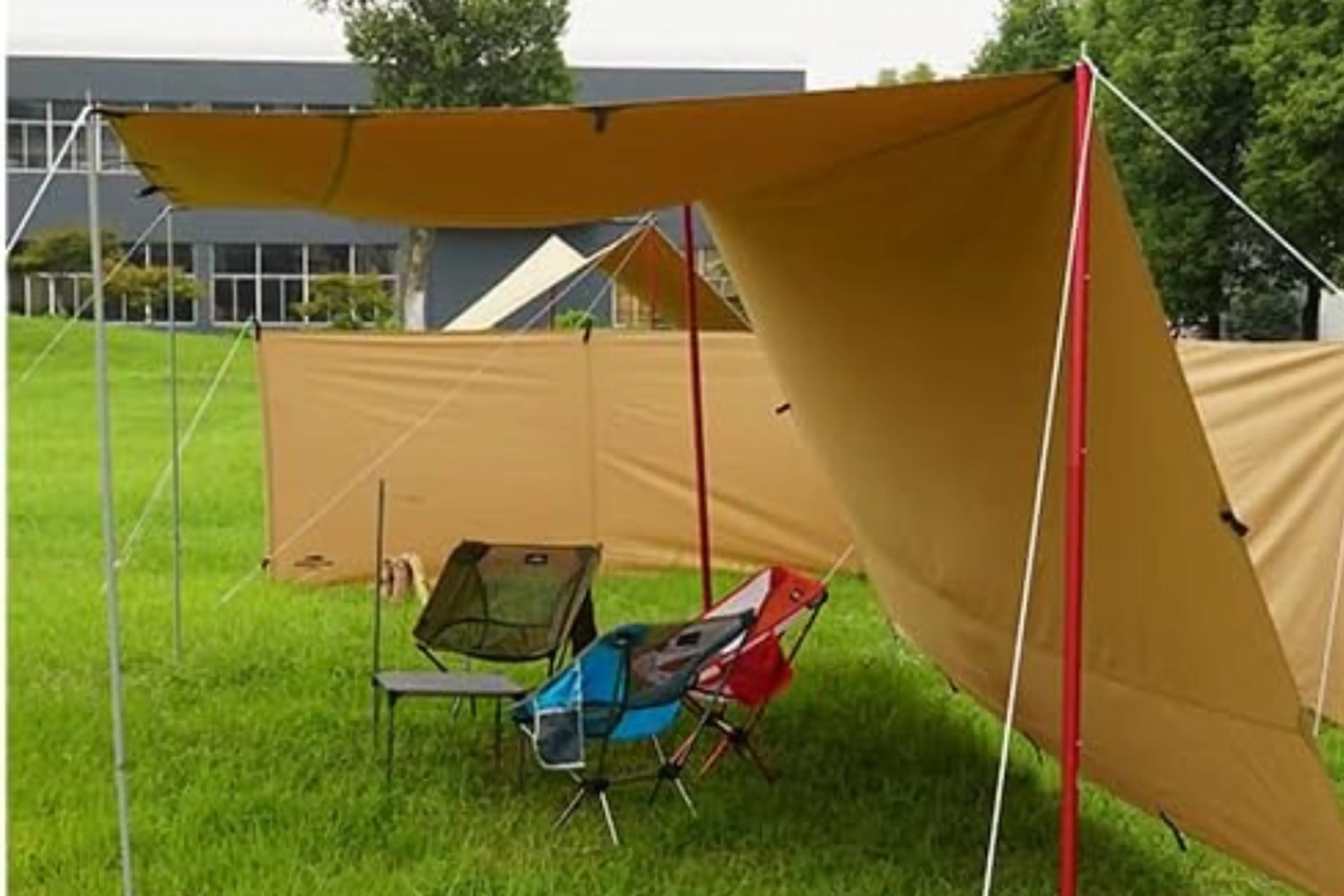 タープ設営のコツを完全網羅！初心者でも簡単、種類別ガイドCAMP HACK キャンプハック