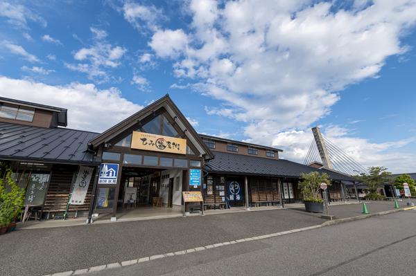 おとなり魅力スポット富山編 道の駅 氷見「氷見漁港場外市場 ひみ番屋街」・「氷見温泉郷 総湯」