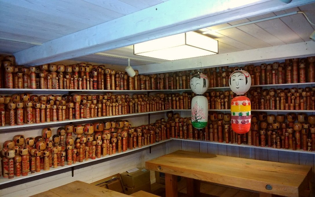 こけし旅行 土湯温泉に到着！大きな物から、ちっちゃな場所にまで、とにかくいっぱいこけしがいます！M田