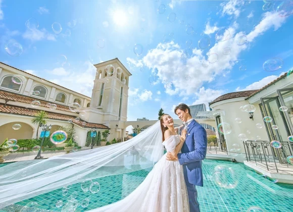 最高のプロポーズ横浜アートグレイスポートサイドヴィラ 2人の思い出のデートの場所が 横浜、みなとみらいという方にも人気の プロポーズプラン。横浜アートグレイスポートサイドヴィラ内にあるリストランテマンジャーレウォーターエッジ レストランでお食事の後