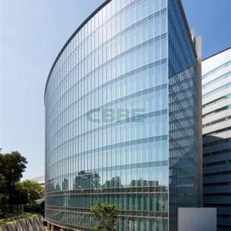 タイ航空のある東京日比谷マリンビル千代田市日比谷公園入口の日比谷通りと晴海通りの交差点。晴海通りの端には銀座地区が見えます。晴海通りがリードの写真素材・画像素材Image 112290669