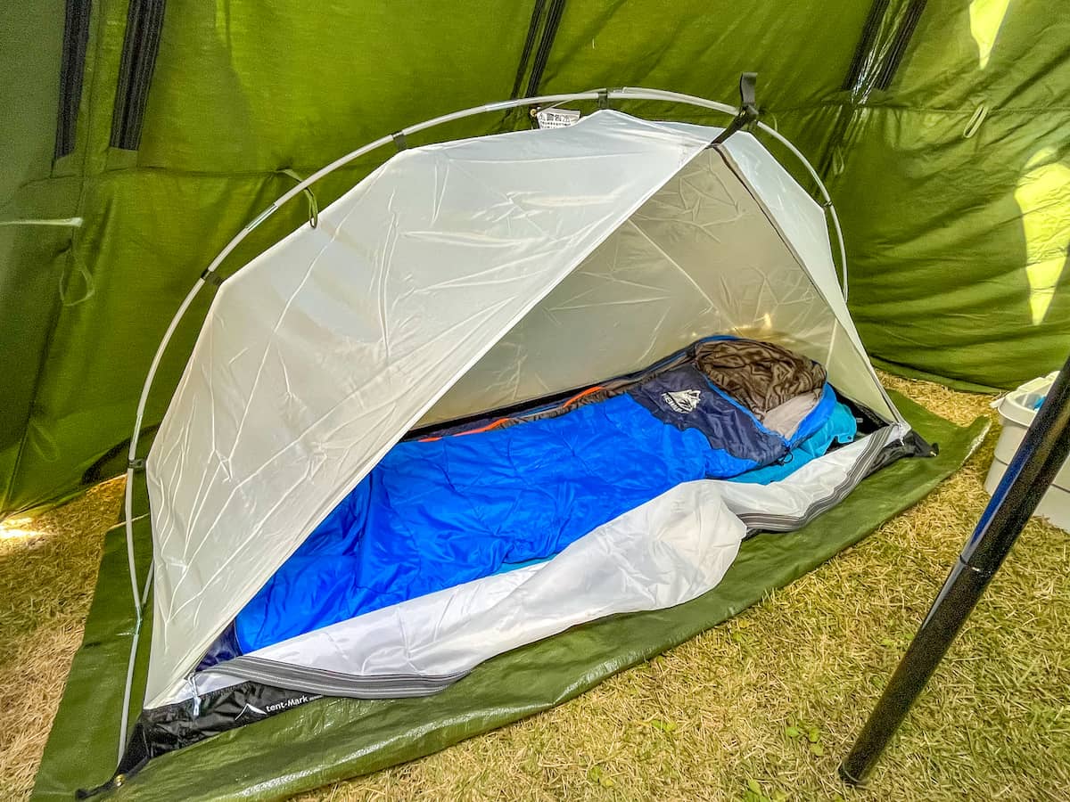 ddタープ 4×4にtc のインナーテント でカンガルースタイル 寝る時はクローズして。ハーフテトラウェッジ張り を変形させてます。Heartyにはキャンプギアなんかもあります。革を使ったもの、 オリジナルフック 真鍮自在金具 なんかもあり。キャンプ キャンプ