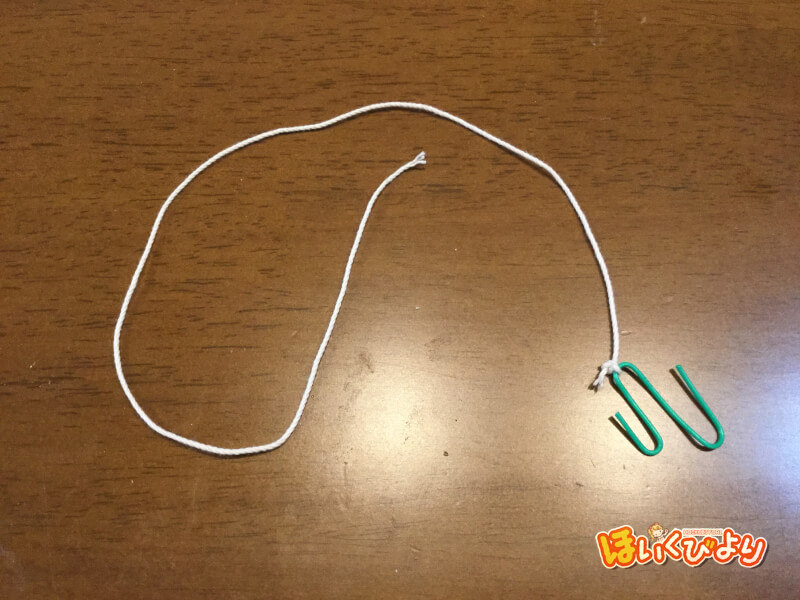 ざより•お家あそびアイデアおうち遊びに『爆速魚釣り』がおすすめ🎣 ダブルクリップで挟めるものならなんでも釣れるから 準備も後片付けも楽チン👏我が家では洗濯物釣り、お菓子釣り、オモチャ釣り、紙袋に入れてお楽しみ釣りなどなど取り入れてます🎣Instagram