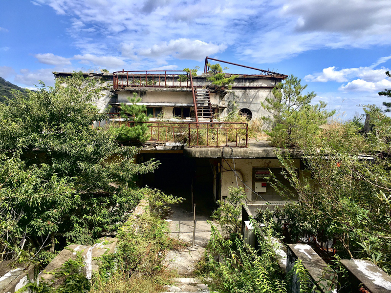 京都の廃墟スポット 笠置温泉はその昔、大阪、奈良から急行で来れるほど賑わった温泉地であった。笠置館とか笠置観光ホテルとか -暮らしの顛末 くまくまコアラ