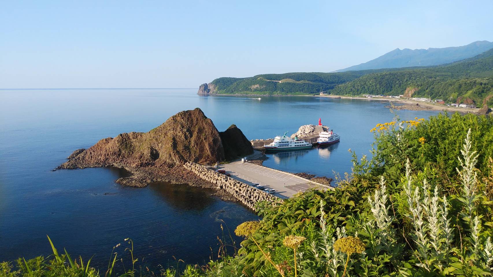 ウトロ港が客室正面に広がっています - 斜里町、北こぶし 知床 ホテル＆リゾートの写真 - トリップアドバイザ
