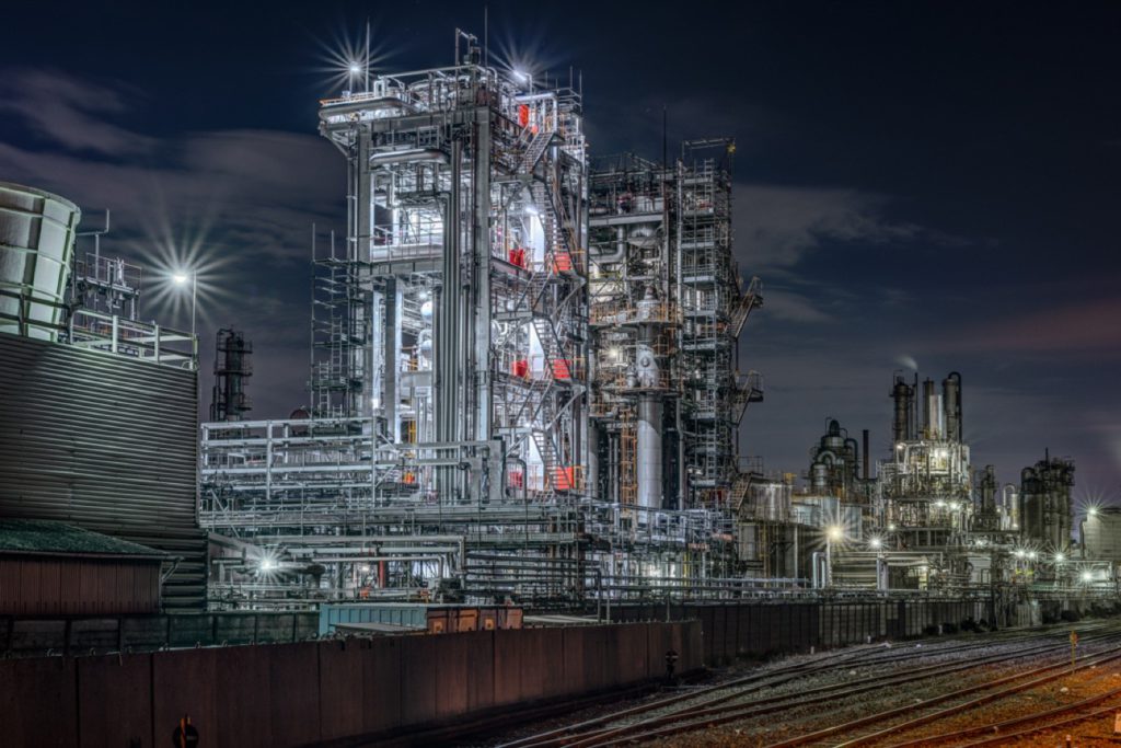 川崎の工場夜景撮影スポット 川崎市民が選ぶ、魅惑の工場夜景は近未来的SF映画の世界！旅の音楽家 studio iota LLC.スタジオ イオタ