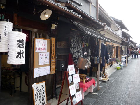 犬山城下町の昭和横丁のある町並みの写真素材76490619- PIXTA