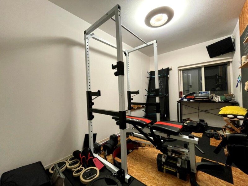 丸4日かけて秘密基地完成ー🔥 大量のキャンプ道具を収納するために4.2畳の納戸を丸々キャンプ部屋に‼︎DIY素人なのでいろんな壁にぶつかりながらも試行錯誤して なんとか納得の仕上がりになりました✔︎材料は５段ラックだけAmazonで購入し他はほぼほぼ島忠で買いました