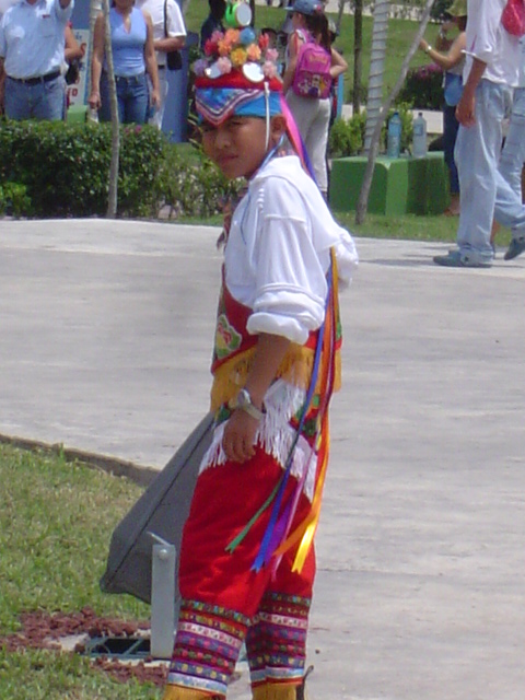 逆さ吊りで空を舞うメキシコの伝統儀式「ダンサ・デ・ロス・ボラドーレス」 写真と動画20点ナショナル ジオグラフィック日本版サイト