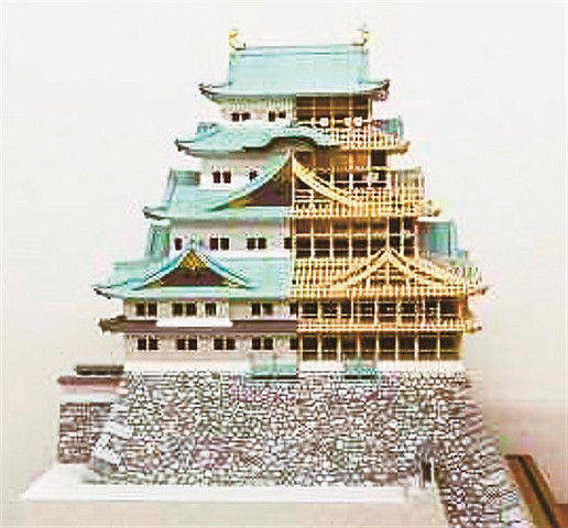 名古屋城天守閣、焼失前の姿を再現 最上階の窓にパネルを設置 : 読売新聞