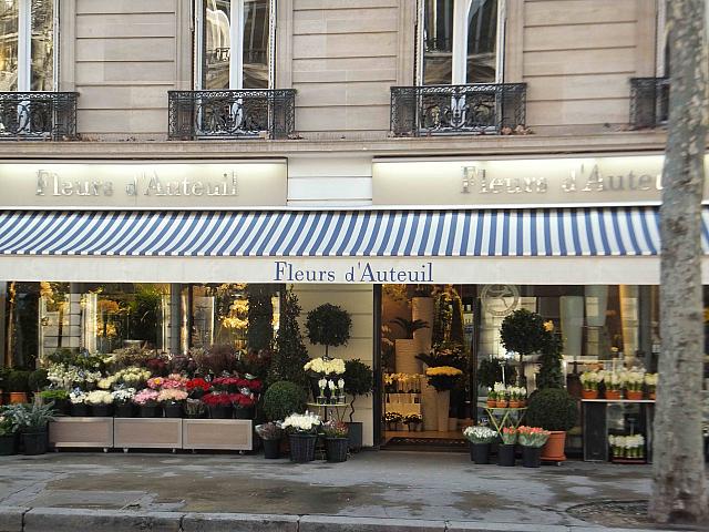 可愛いお花屋さんと、シャクヤク : スイスの街角から