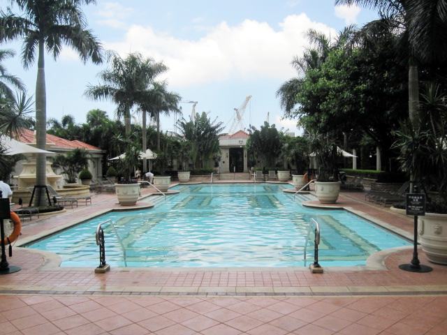 ベネチアン マカオマカオベネチアン澳門五つ星ホテル イタリアのベネチアを モチーフにしたホテルと ショッピングモール🛒室内なのに800m程 川が流れております😂 天井は空のようになってて 時間帯で明るさが変わります