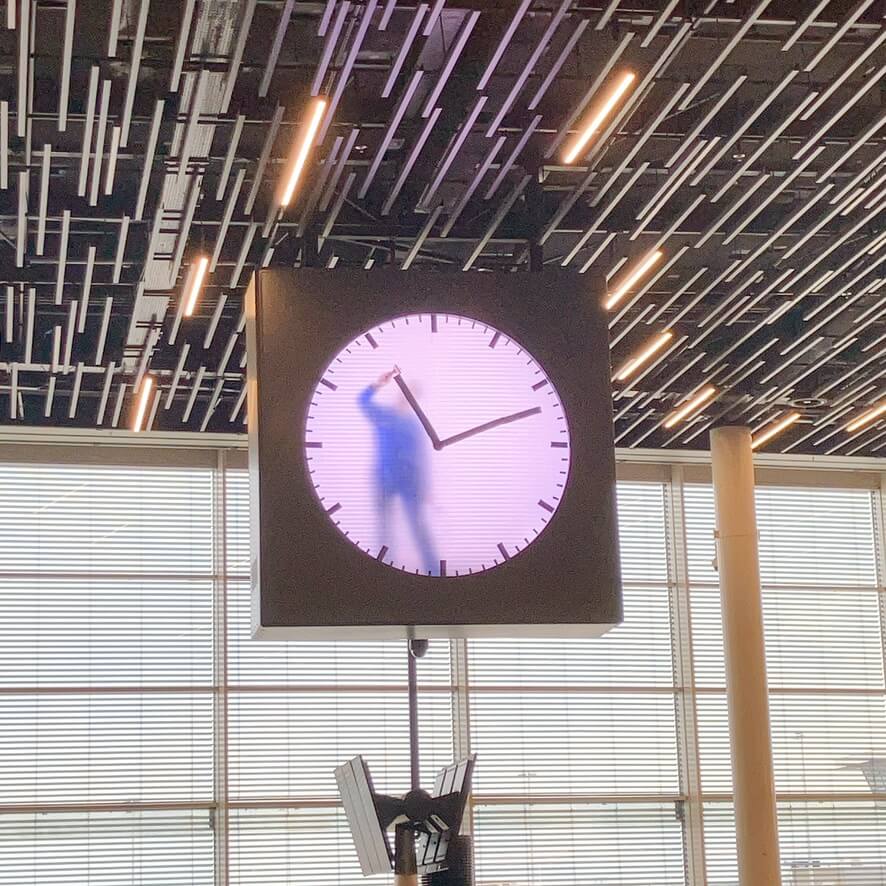スキポール空港にある巨大時計の針は人間が１分ごとに手描きしている!?LICOPAL