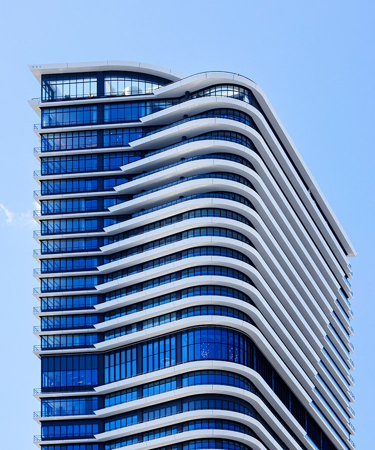 ロンドン公営住宅火災から5年 「グレンフェル住民への正義は」 - BBCニュース