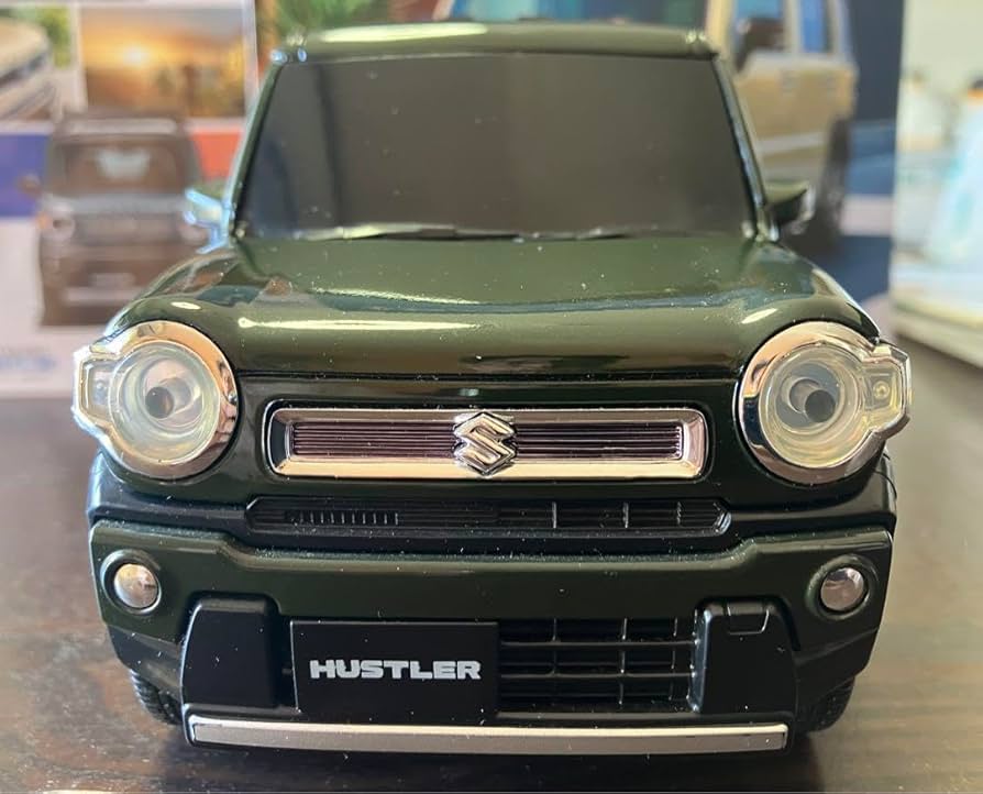 新型ハスラーカスタム✨ クールカーキバージョン！！ いや。 、 、 、 渋いな🙄 、新型ハスラー カスタムカー 三木スズキ ハスラー クール カーキパールメタリックHUSTLER スズキ ホイール MK56 三木スズキオリジナルカラー マッドタイヤ 納車まで暫くお待ち