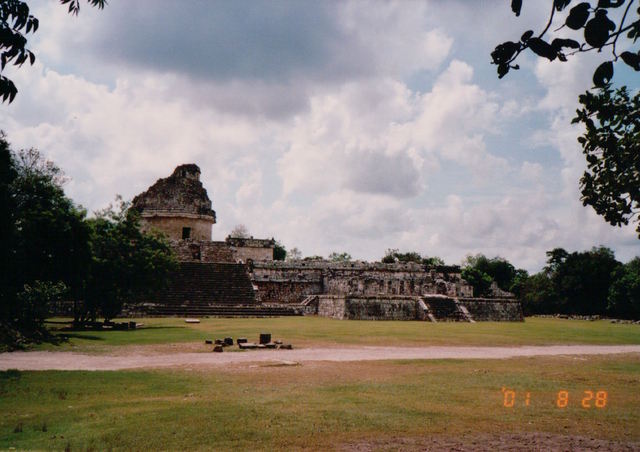 メキシコ チチェン・イッツァ遺跡 2 3新チチェン・イッツァ時代遺跡「球技場」「ジャガーの神殿」「頭蓋骨の台座」「 戦士の神殿」 -空飛ぶおばさん旅日記・壱