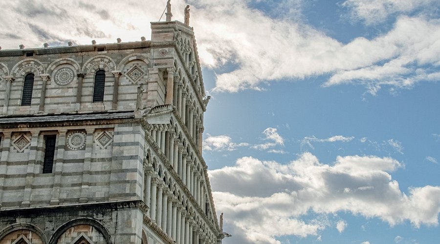 ピサ大聖堂の建築様式とその魅力の徹底解説！ヨーロッパの歴史