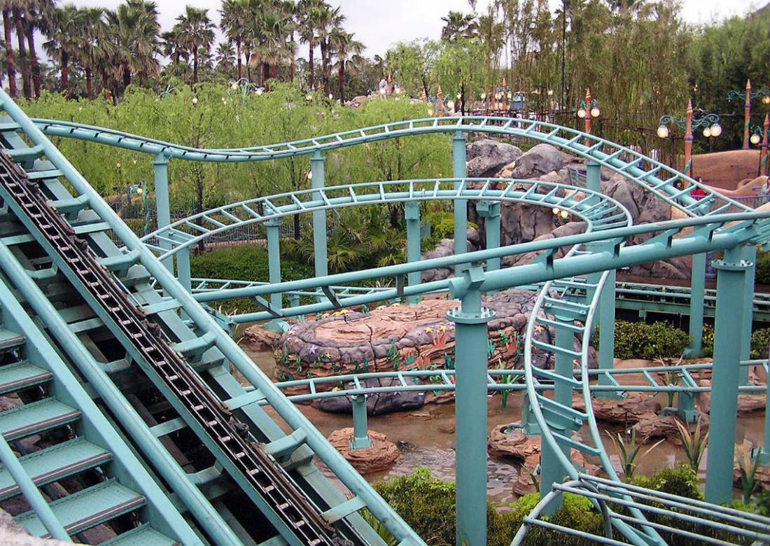 フランダーのフライングフィッシュコースター : ディズニーシーでロマンチックに