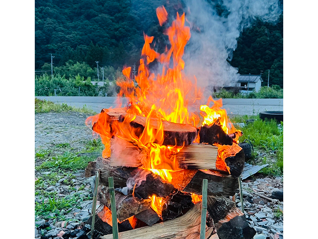 キャンプファイヤー・焚き火 やまなしで しる・まな・体験 - 山梨教育旅行サイト