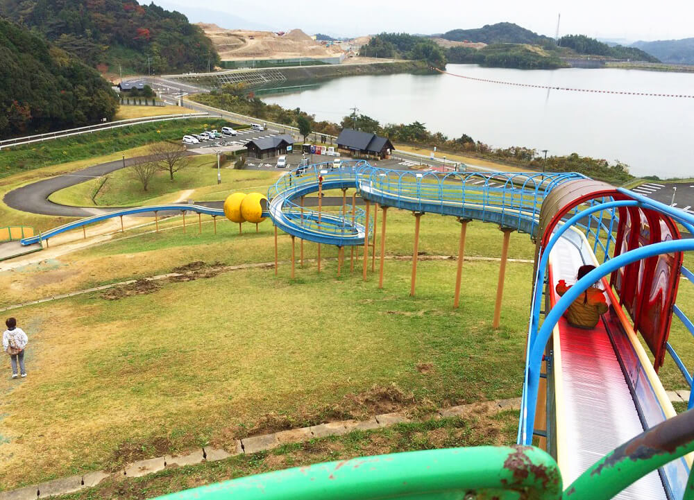 埼玉県最大級の「ローラーすべり台 203m 」があまりにも激しくて笑った小川町「仙元山見晴らしの丘公園」ロケットニュース24