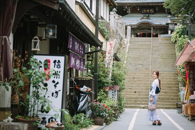 別所温泉街でノルディックウォーク☆ 旅館の若旦那たちがご案内します♪温泉街まち歩き☆ 別所温泉旅館組合 - じゃらん遊び体験
