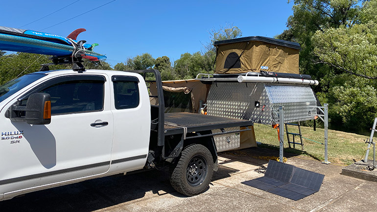 ハイラックスの車上泊・ルーフテント・道の駅巡り・ゴルフ三昧に関するカスタム事例車のカスタム情報はCARTUNE