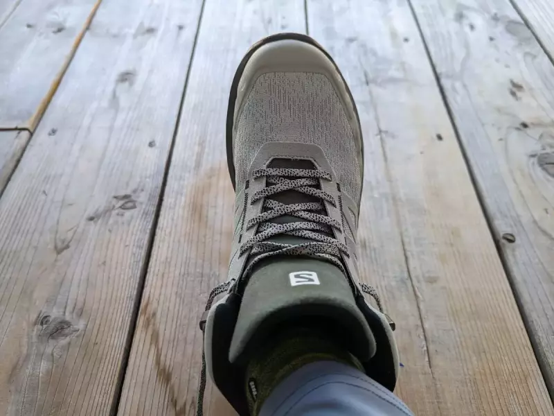 トレッキングシューズ 登山靴 の正しい選び方！ 足が痛いと登山が台無し！そらのしたスタイル