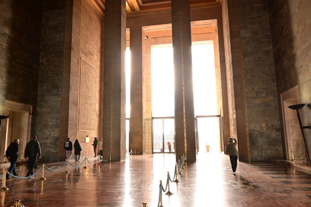 建国の父が眠る場所。アンカラのアタテュルク廟で学ぶトルコの近代史。Ça voir! －さぼわーる－