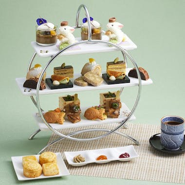 ロイヤルパークホテルからいちごと抹茶のアフタヌーンティーが登場！あまおうの大福や春らしい桜スイーツも - OZmall