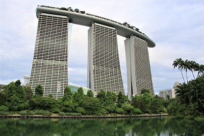 世界一高いプールを持つリゾートホテル、シンガポール「マリーナベイサンズ」名古屋のビル管理・エレベーター管理・電気代の削減は株式会社RecoD