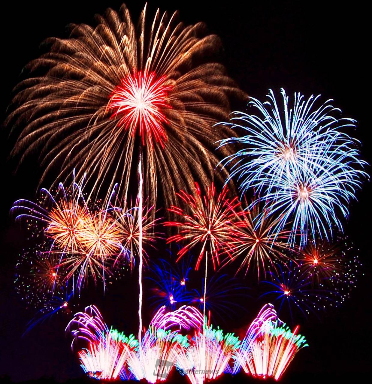 相模川三川合流地点河川敷花火TikTok