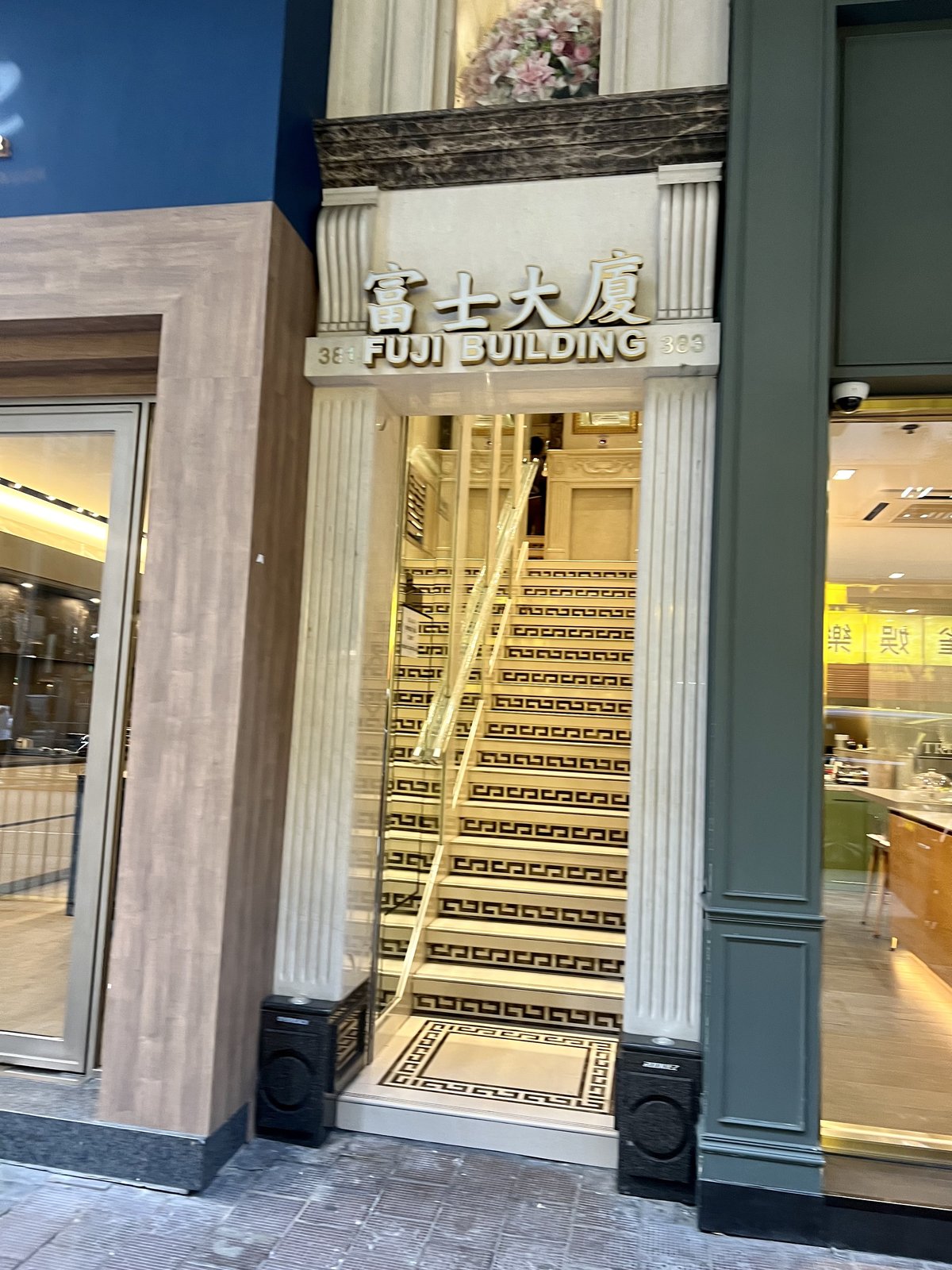 扉の向こうの香港：141「ピンポンマンション」文化への誘い手配師M@Asian Love Foundation