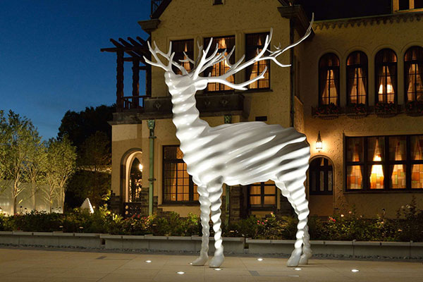 東京ガーデンテラス紀尾井町のイルミネーション2023、“ローズが輝く”クリスマスツリーなど - ファッションプレス