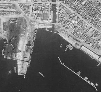 沈船防波堤「汐風」「澤風」 - 小名浜