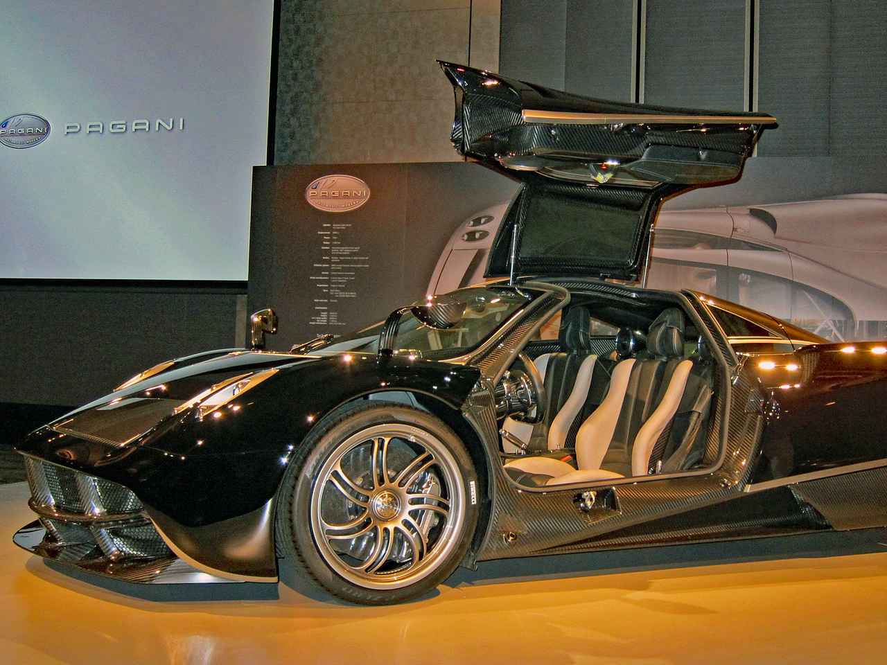 パガーニ ウアイラは“ホンマモンのスーパーカー”輸入車All About