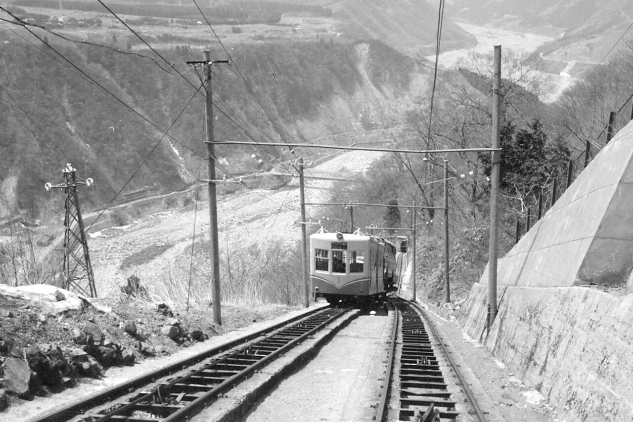 雲上に広がる大自然！立山黒部アルペンルート 後編 室堂だけじゃない！見応えたっぷりの絶景に会いに行こう特集公式 富山県の観光 旅行サイト「とやま観光ナビ」