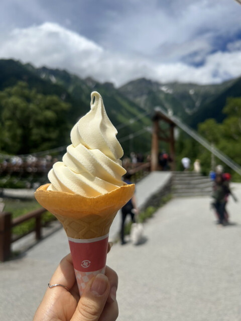 上高地ウォーキングの途中でブルーベリーソフトクリーム♪』by 旅浪漫 : 上高地明神館 - 松本 旅館・民宿食べログ