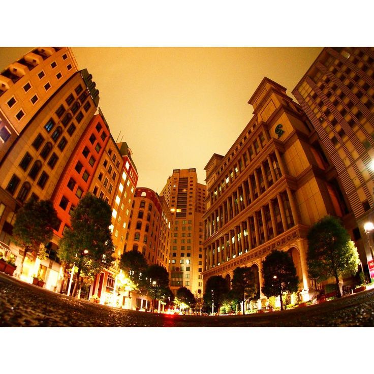 日本の東京都市景観 散策に人気のイタリア街の街並みを望む 夜景 ・汐留＝東京都港区東新橋の写真素材78498434- PIXTA