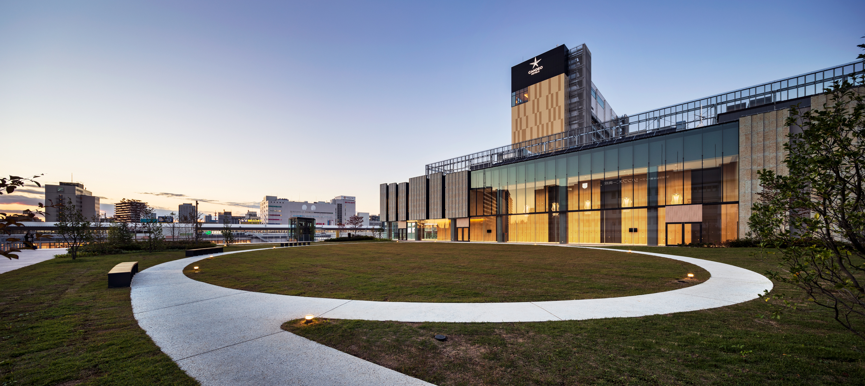 LRTも水遊びも大好き！ はしゃぐ子どもたち 猛暑日の宇都宮、涼を求めて「水のプラザ 」へ地域の話題,県内主要,動画,速報下野新聞デジタルニュースフォーカスＬＲＴ元年下野新聞デジタル