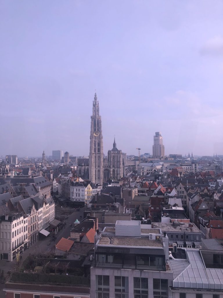 ブリュッセル空港出発 - YouTube