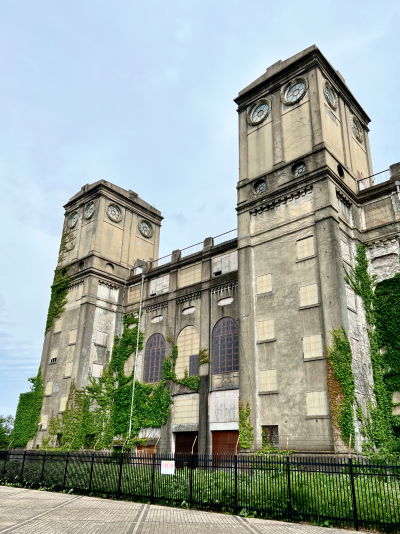 根岸競馬場廃墟 １ ２日本の秘境