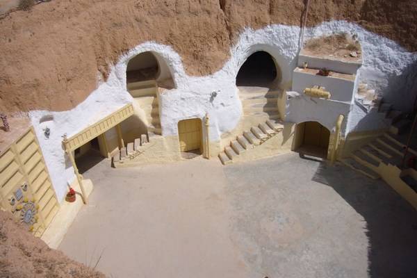 チュニジアの住居が語る歴史と人々 ベルベル人が隠れるために生み出した家とは？あらたにす