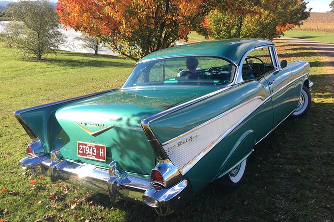 １９５５年シボレーコルベット＝ ：クラシックカーフェスタ ２０１１ 写真特集：時事ドットコム