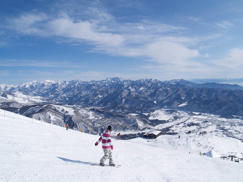 ♡ 一緒に滑る？❄️✨ 白馬にある @hakuba47wintersportspark に行ってきたよ☃️🤍 スリリングなコースで楽しかった♪雪質がめちゃめちゃ良くてとってもパウダースノーだった＾＾❤︎ 共通券のエイブル白馬五竜も一緒に楽しめて、 スキー大満足したよ⛷️✨ 今年の白馬