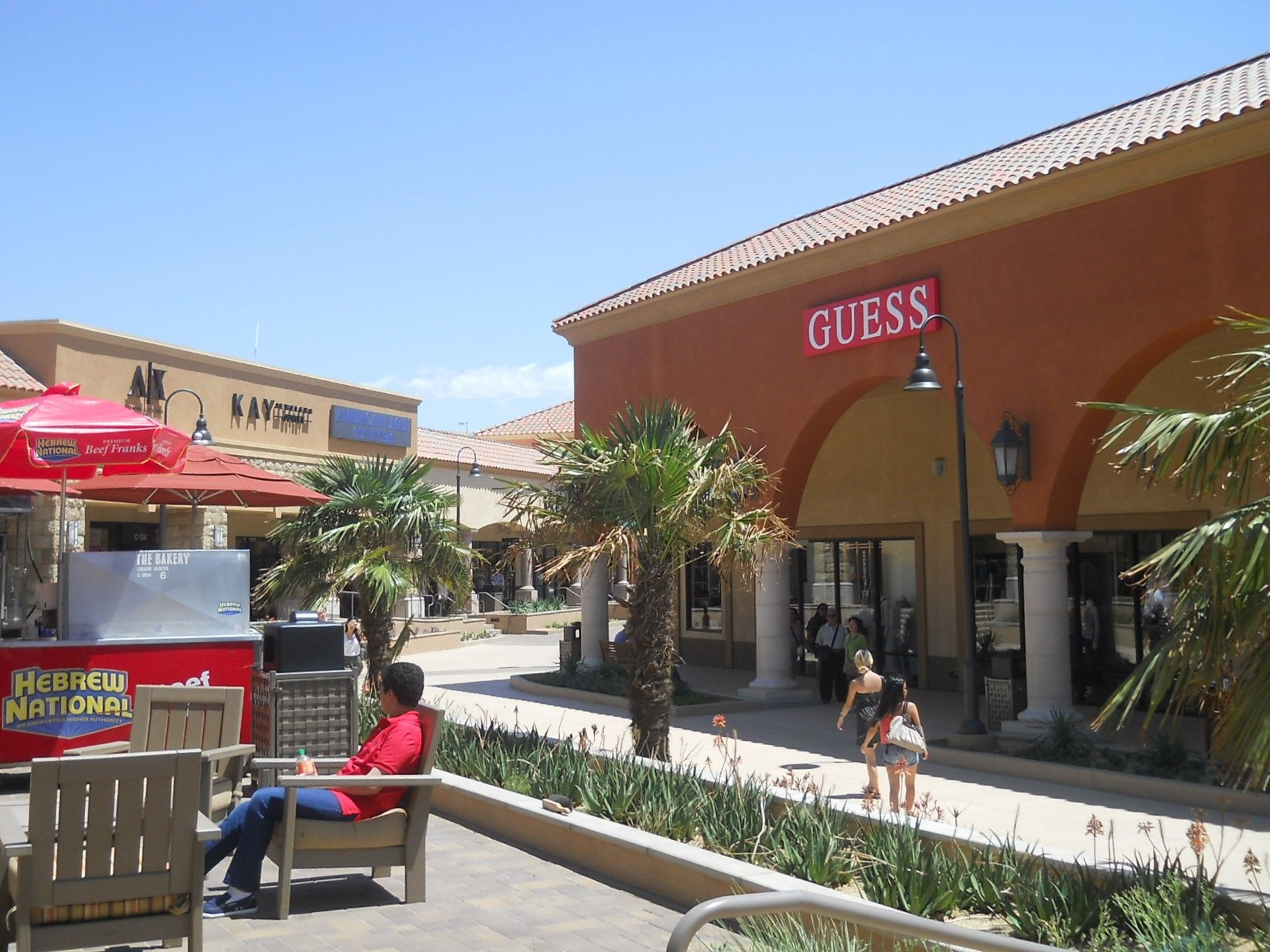 ロサンゼルス観光ブログ : 人気NO.1 デザートヒルズアウトレットへ行こう