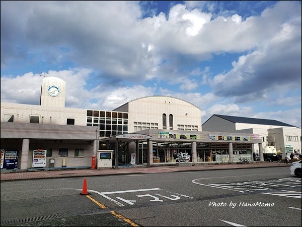 ホームから見える青空と青い海が最高！ 日本海に沈む夕日も美しい、ロケーション抜群の「青海川駅」新潟※プロジェクト新潟コメプロ― 教えて！ 新潟のいいところ