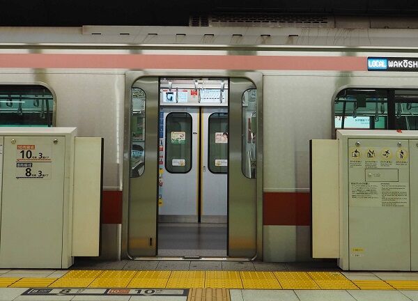 電車ドア閉まるの早いTikTok