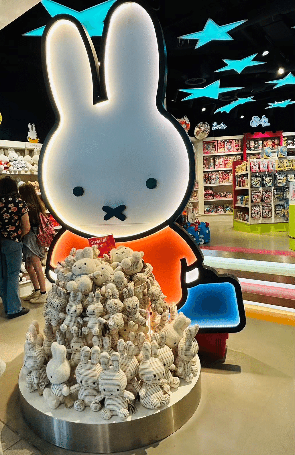 アムステルダム スキポール空港のスーパーマーケット・おすすめのオランダ土産 を紹介