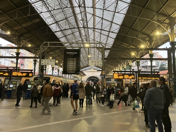 絶景🇵🇹 ポルトガルにある世界一美しい駅💙🤍Trip.com ポルト