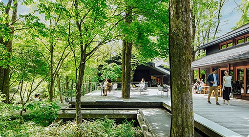 名湯草津温泉と軽井沢フレンチとショッピングの旅